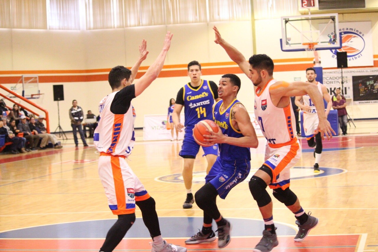 Correcaminos "barren" por 30 puntos a CB Santos