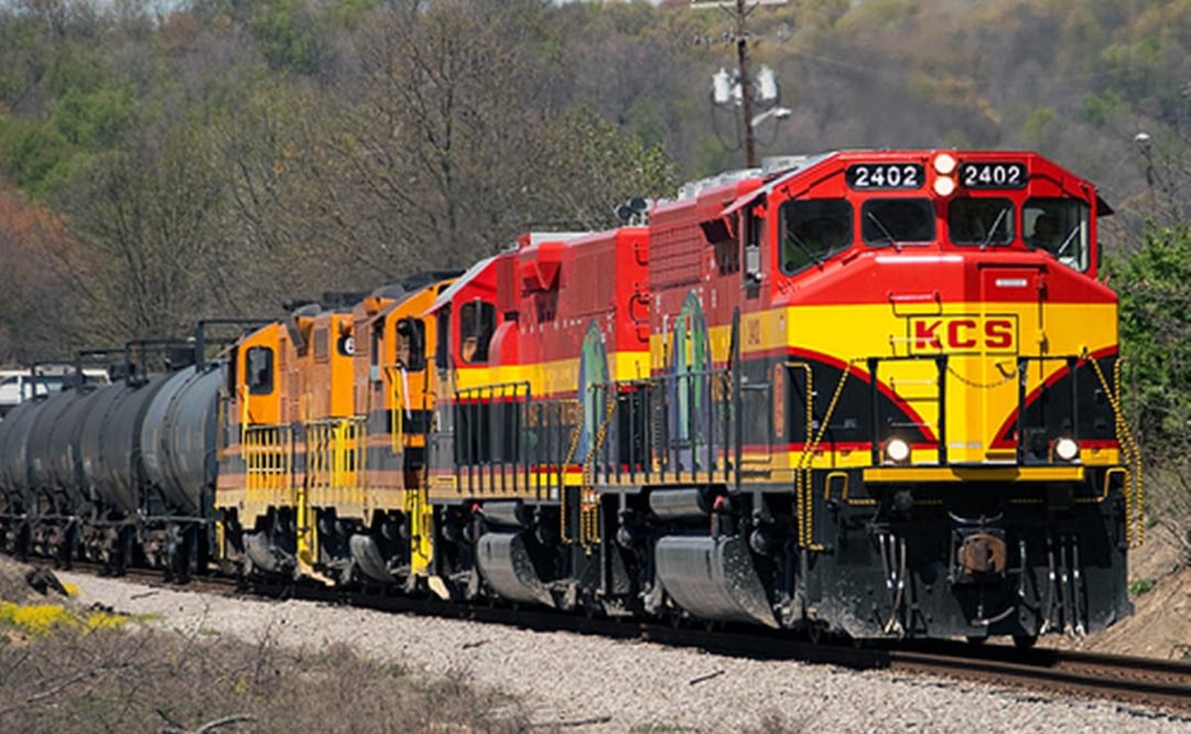 El Expreso Huasteco, famoso tren entre San Luis y Tampico, busca volver a operar, pero su futuro está en duda debido a obstáculos y la falta de permisos necesarios. Foto: Kansas City Southern