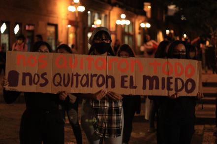 "Las madres no creen que feminicidios vayan a la baja", gritan mujeres de SLP a funcionarios en marcha del 25N 