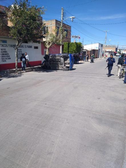 Volcadura en Soledad, un lesionado