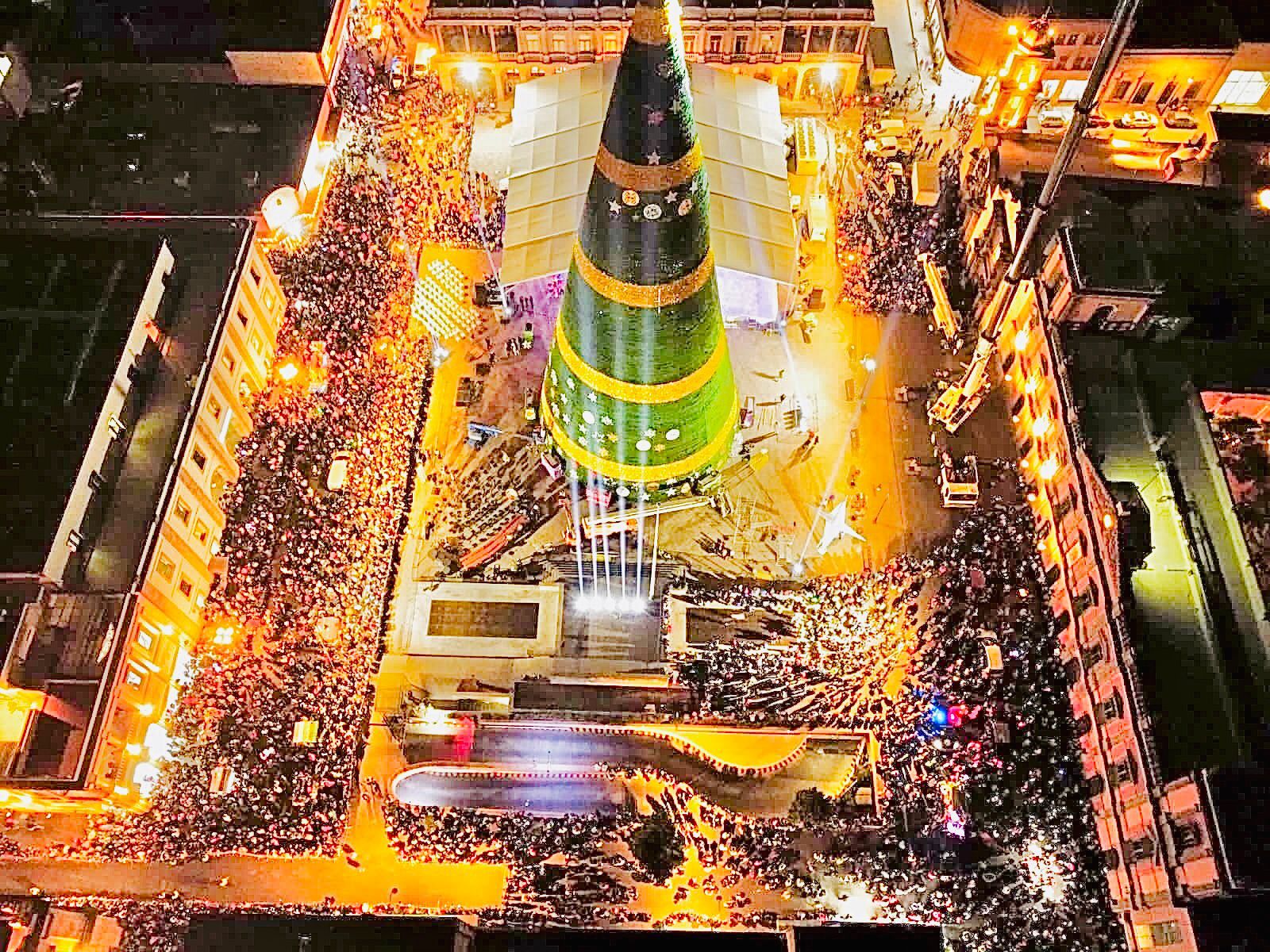 Este domingo el árbol de Navidad de San Luis Potosí encenderá al 100%. Fotos: Ricardo Gallardo