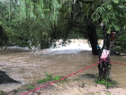 Por lluvias y crecida de ríos, cierran al público parajes de la Huasteca potosina