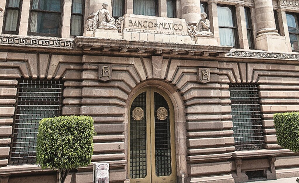 Alerta Banxico sobre riesgo de recesión ligera