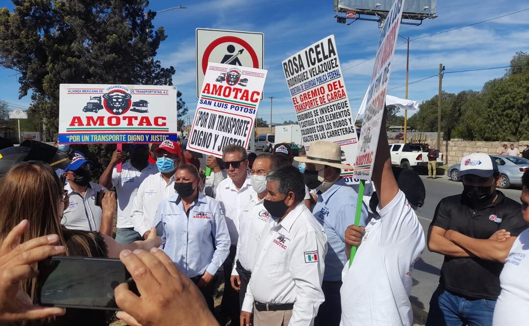 Transportistas potosinos se suman a movilización nacional; exigen seguridad en carreteras. Foto: Nancy Lizet Hernández