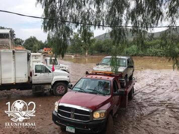 Se desborda caudal de agua e inunda a Santa María del Río 