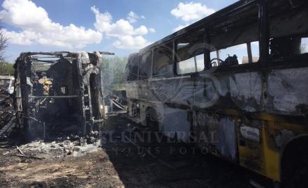 Incendio en chatarrera provoca movilización 