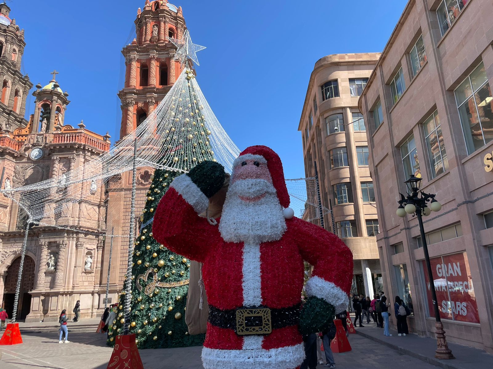FOTOS. Llega el espíritu de la Navidad a la capital de San Luis Potosí