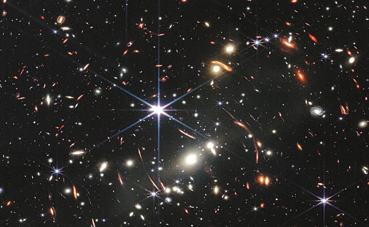 La fotografía más profunda y nítida del universo es revelada por la NASA 