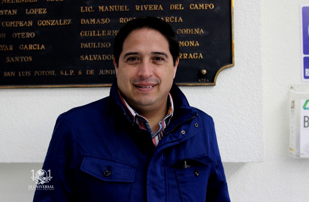 Presenta Calzada documentos de supuestos desvíos en gobiernos perredistas