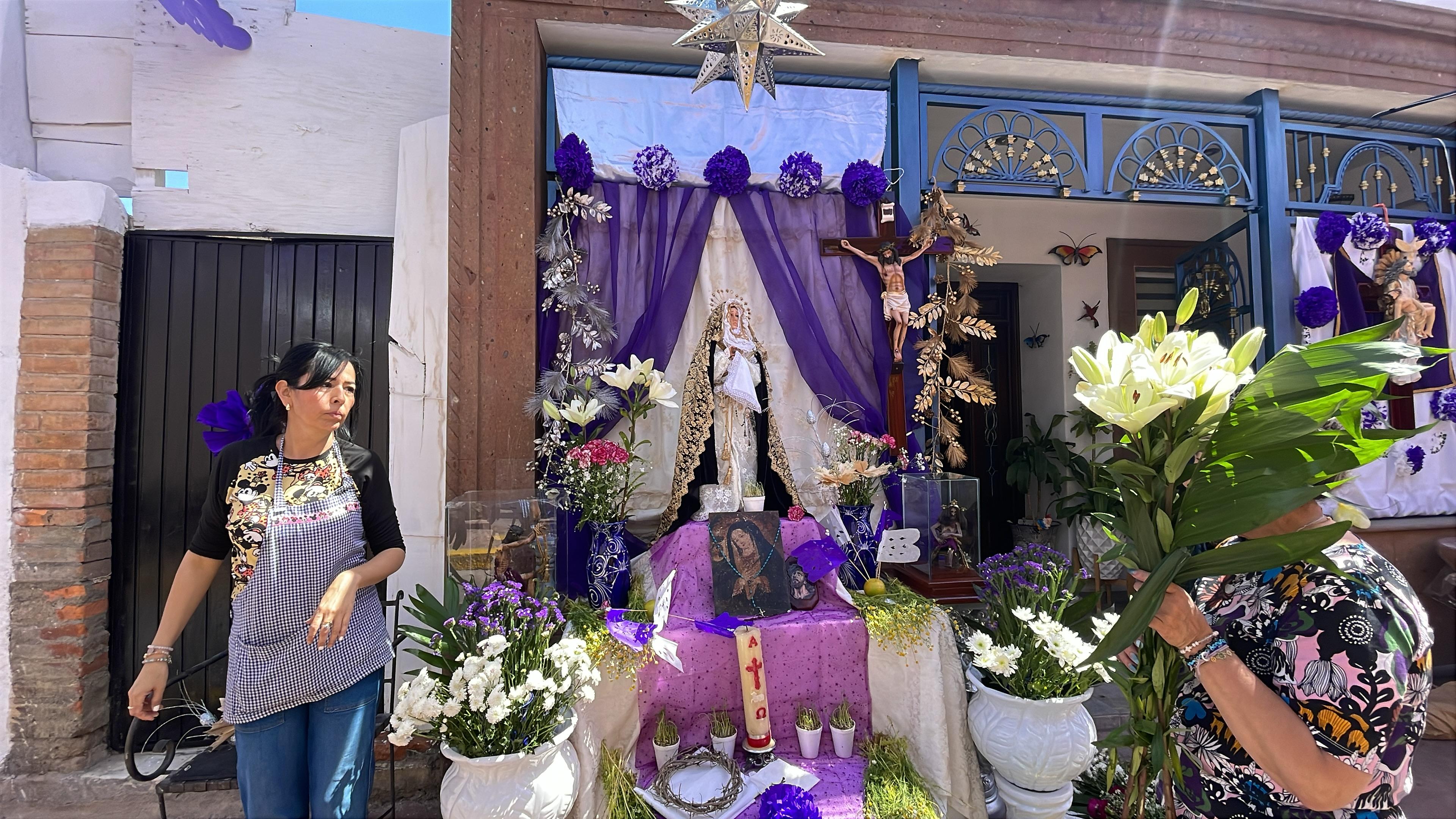 Los altares de Dolores son una tradición de más de 100 años.