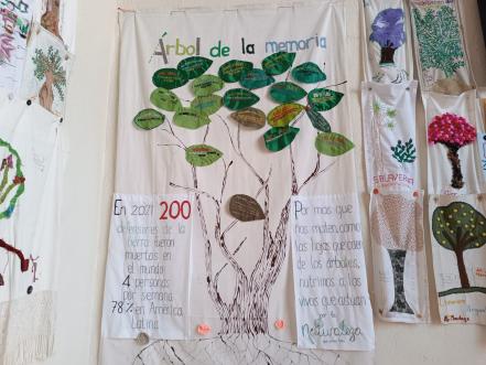 “Bosque de Esperanza”, la obra de artivismo contra el cambio climático a partir del reciclaje de telas