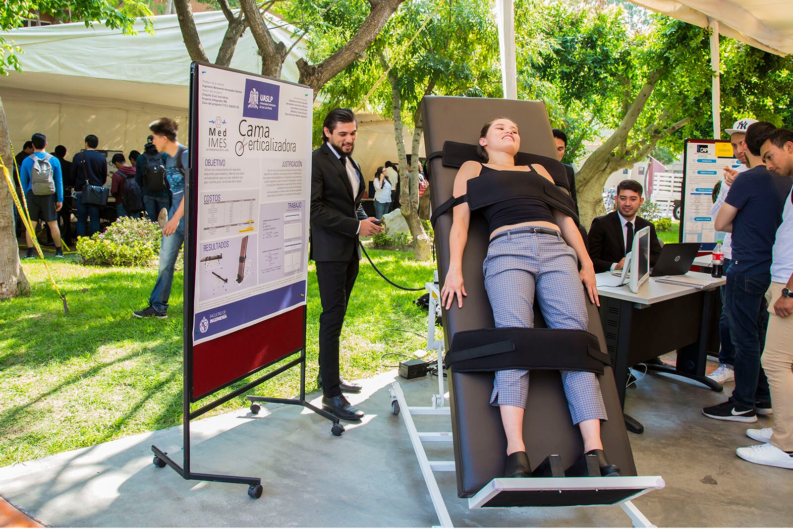 Estudiantes desarrollan cama para rehabilitación de problemas lumbares