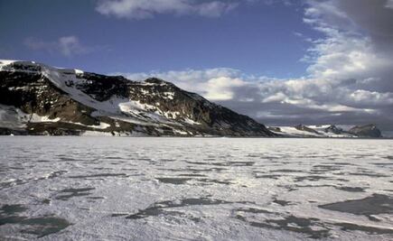 Profundos valles ocultos por el hielo, descubiertos bajo el Polo Sur