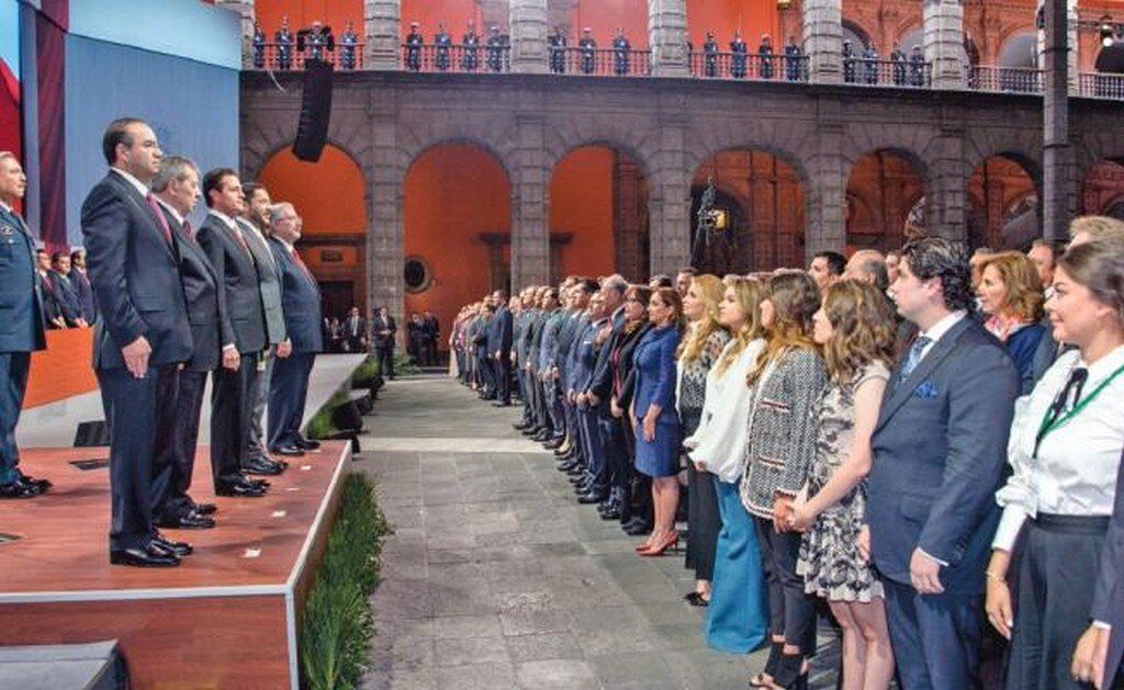 El presidente Enrique Peña Nieto rindió su 6to Informe de Gobierno, en el Patio Central de Palacio Nacional, ante integrantes de su gabinete legal , invitados especiales, gobernadores, diplomáticos y miembros de la sociedad civil. (PRESIDENCIA)