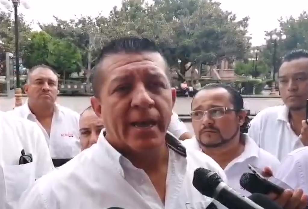 Critican líderes taxistas alianza FGE-Uber