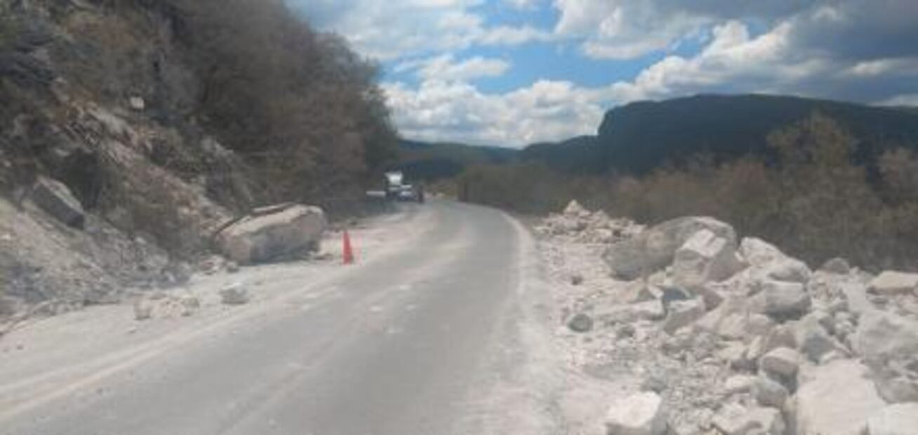 Fallece un hombre por derrumbe en carretera Rioverde
