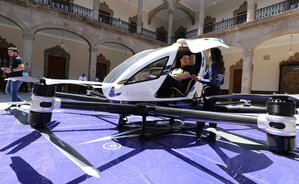 Samuel García en un dron tripulado en 2023. Foto: Gobierno de Nuevo León.