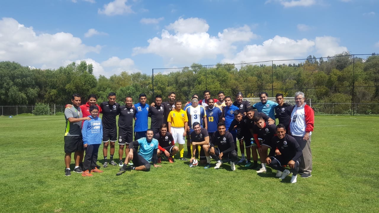 Equipo de débiles visuales visitó al Atlético de San Luis 