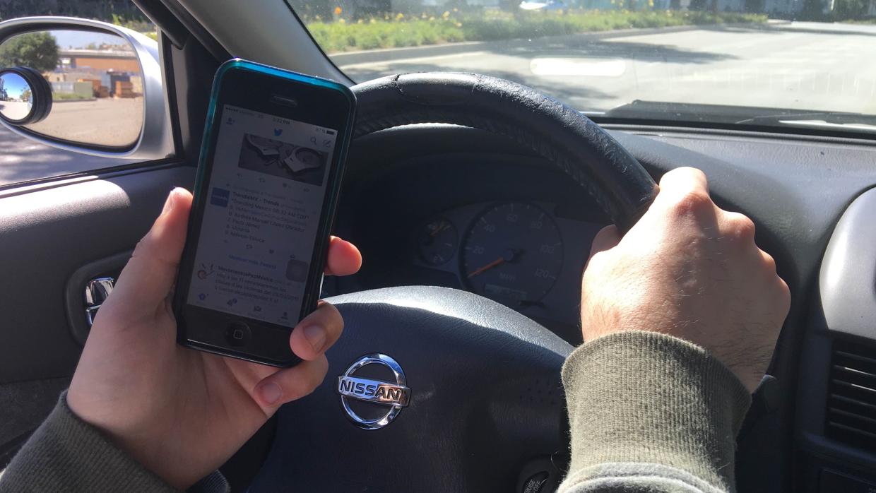 Asociaciones a favor de castigar el uso del teléfono celular al conducir