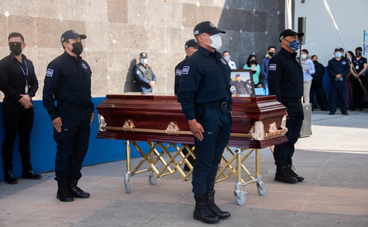 Rinden homenaje a policía asesinado en la capital de SLP