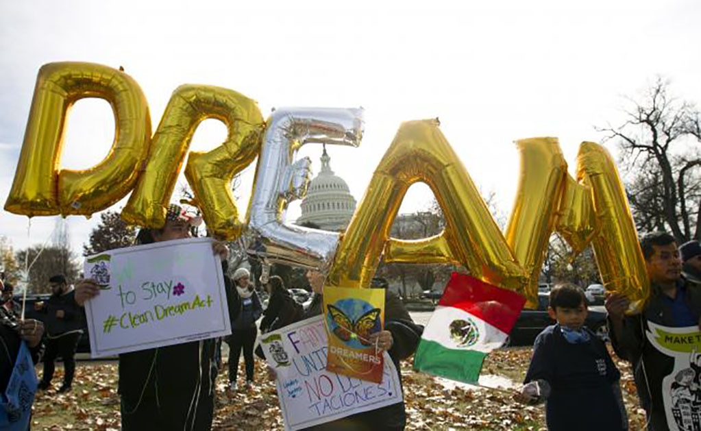 Casa Blanca abre vía para 1.8 millones de "dreamers"