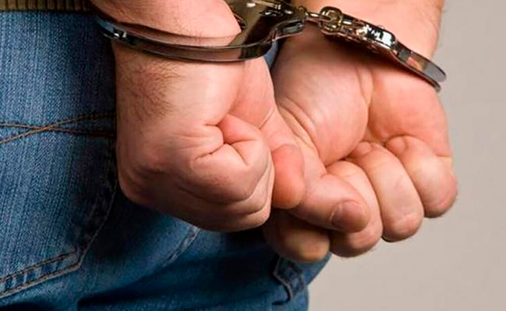 Detienen a joven por traer droga y arma prohibida