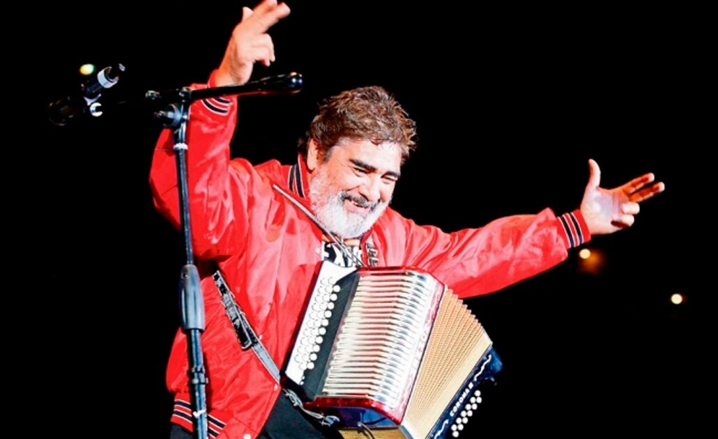 Dan el último adiós a Celso Piña con cumbia y baile