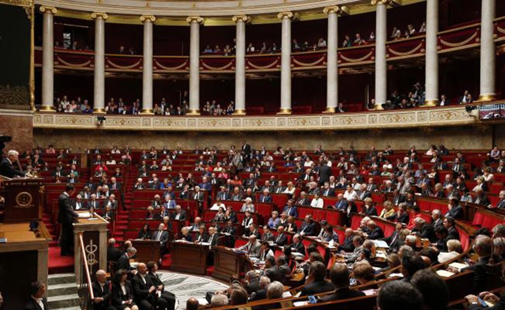 Francia aprueba proyecto de ley que prohíbe a los padres pegarle a sus hijos