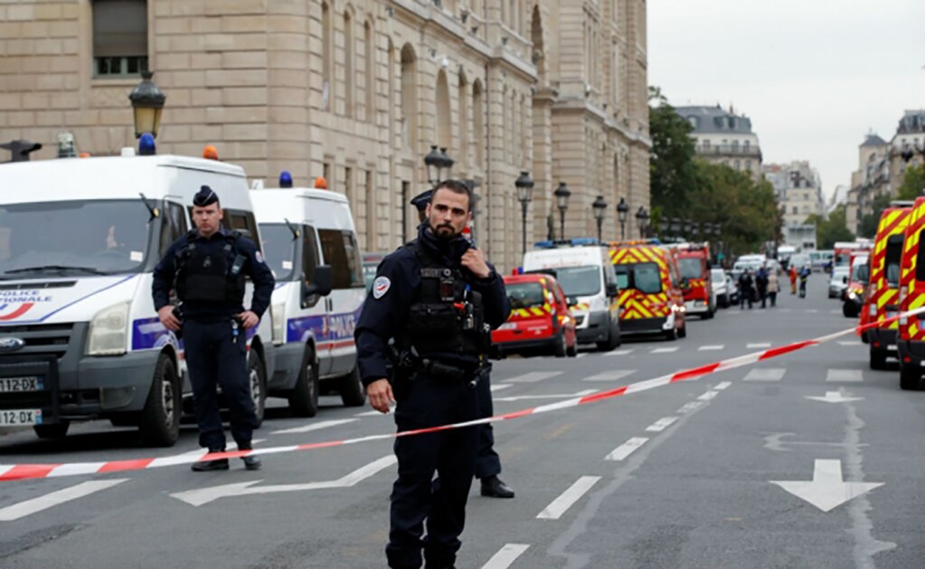Ataque con cuchillo contra policías deja cuatro muertos en París 