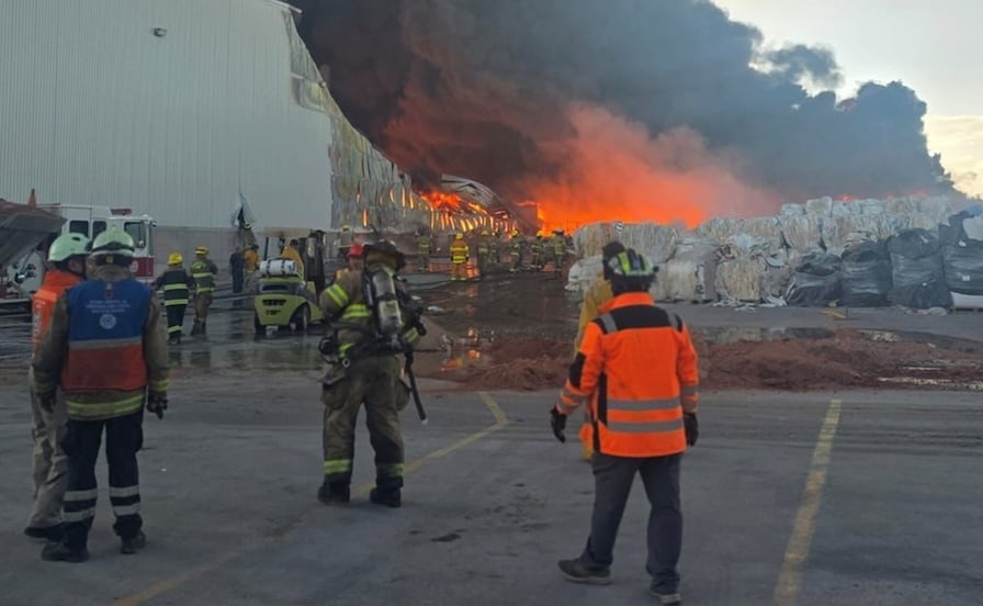A empresas no les importa el cuidado del medio ambiente, lamenta Gallardo tras el incendio en la Zona Industrial