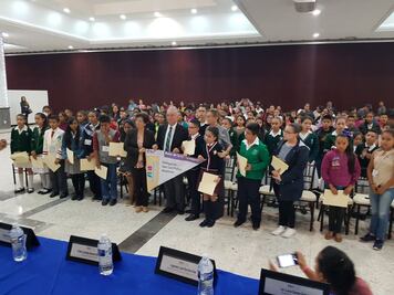 Abanderan a ganadores de la Olimpiada del Conocimiento Infantil 2018