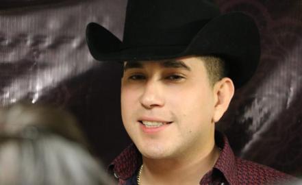 El Bebeto cautivó con su música en el Teatro del Pueblo