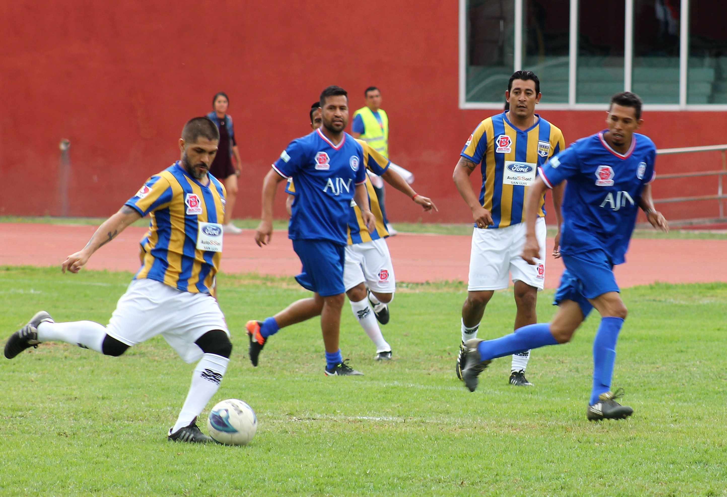 Leyendas del Club San Luis derrotan a leyendas del Cruz Azul