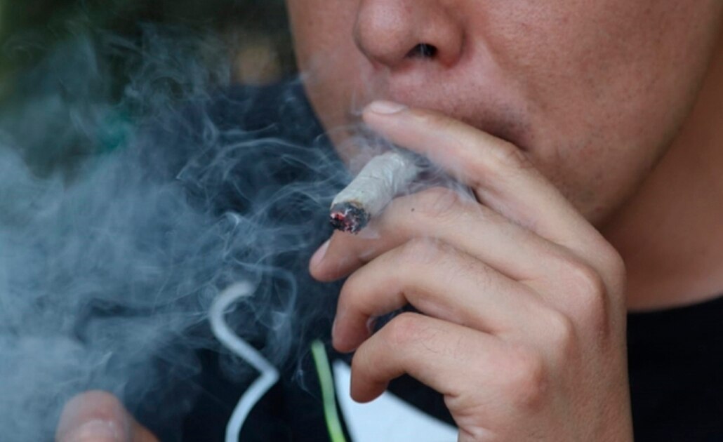 Jóvenes exigen a AMLO despenalizar la marihuana