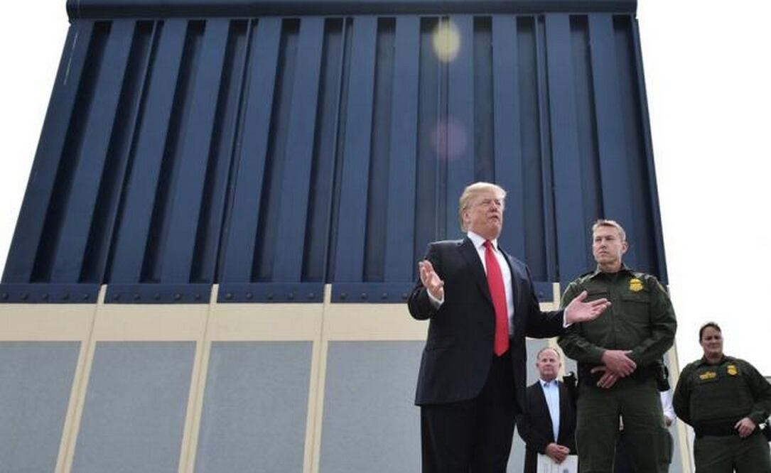 Trump inspeccionó personalmente diferentes prototipos del muro que quiere construir en la frontera sur de Estados Unidos (Getty Images)