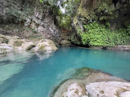 Canoas y Puente de Dios, la ruta sobre las vías del tren y pozas azules en la Huasteca potosina