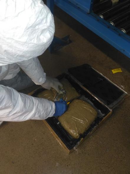 Aseguran cristal y marihuana en aeropuerto “Ponciano Arriaga”