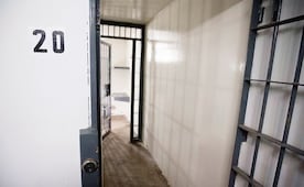 Fuga en penal de Puerto Vallarta tras muerte de "El Mencho"; 23 reos escapan y muere un custodio 