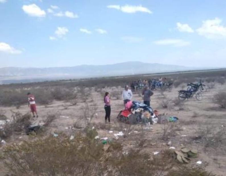 Dos muertos y ocho lesionados, saldo de volcadura en municipio de Catorce, SLP