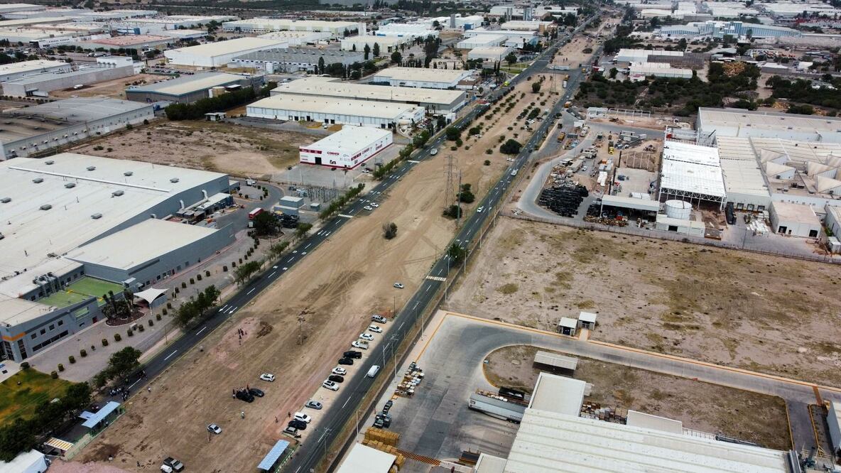 Entrega Ricardo Gallardo obras de la avenida CFE; beneficiará a 100 mil en la Zona Industrial de SLP. Foto: Especial
