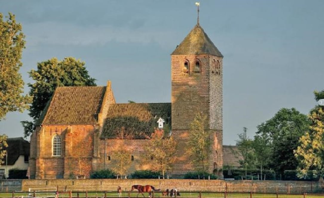 Una de tantas iglesias en venta: la iglesia católica de Dennenburg, del siglo XI y la más antigua de la provincia holandesa de Brabante Septentrional. Foto: TOMADA DE INTERNET