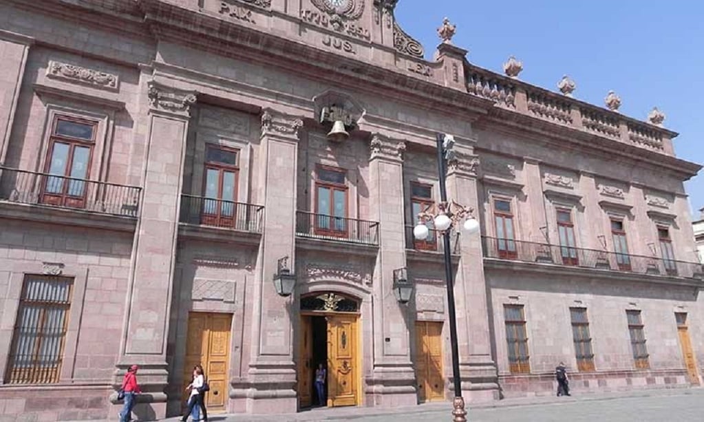 Exigen pies de casa a gobierno del estado
