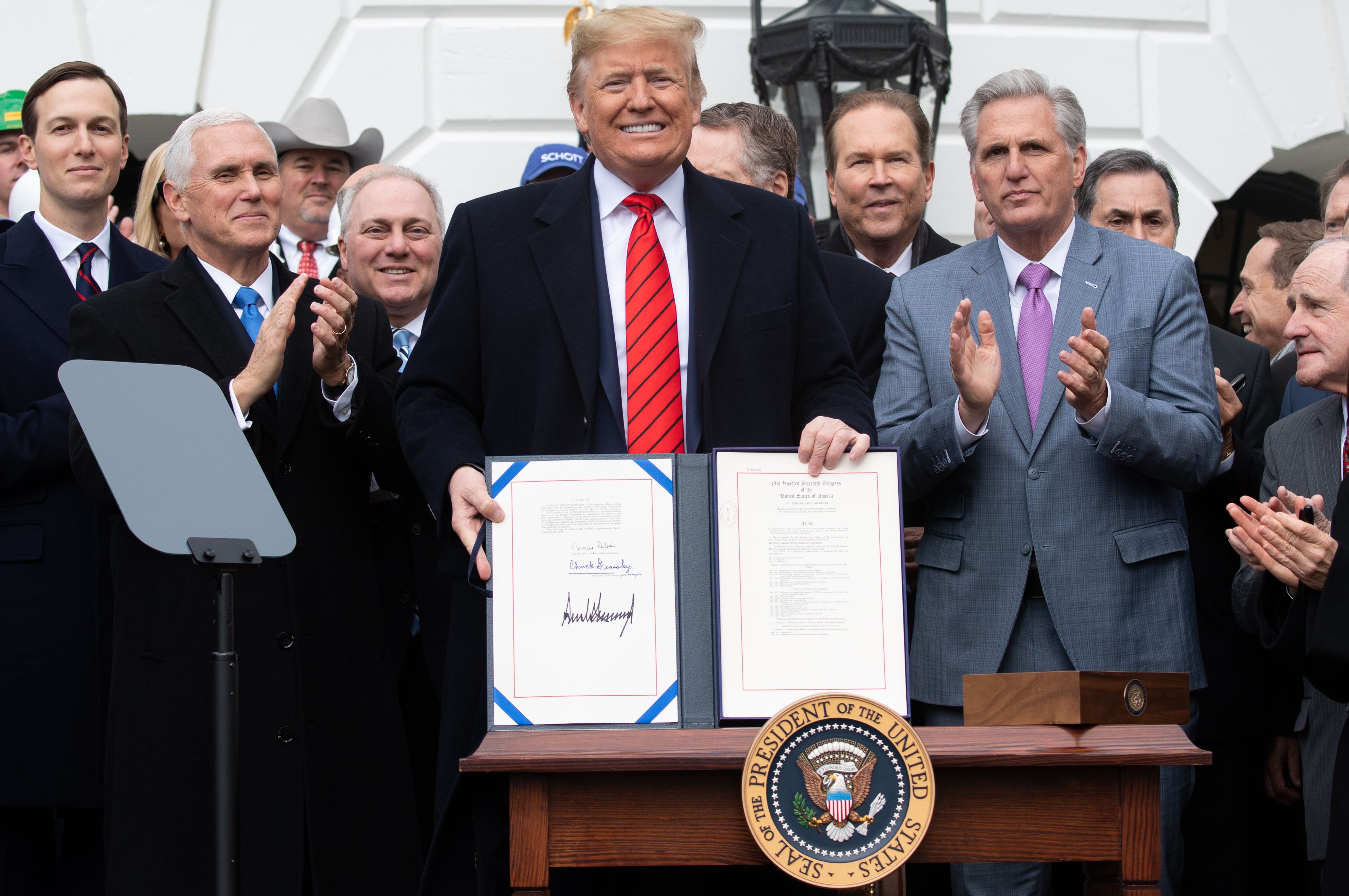 Trump firma el T-MEC, el nuevo tratado comercial con México y Canadá