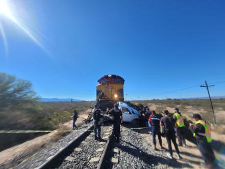 Conductor muere al intentar ganarle el paso al tren en Real de Catorce
