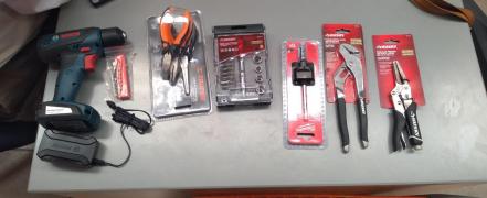 Detienen a mujer por presunto robo en tienda comercial