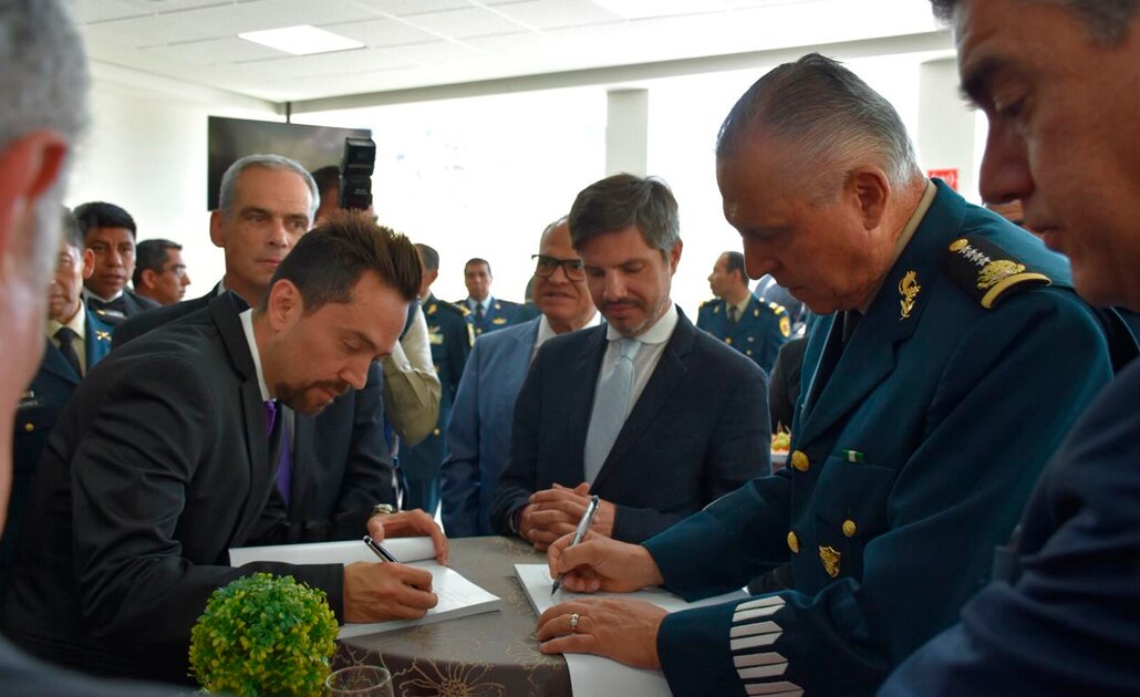 Tendencia mundial, ejércitos al lado de policías: Cienfuegos