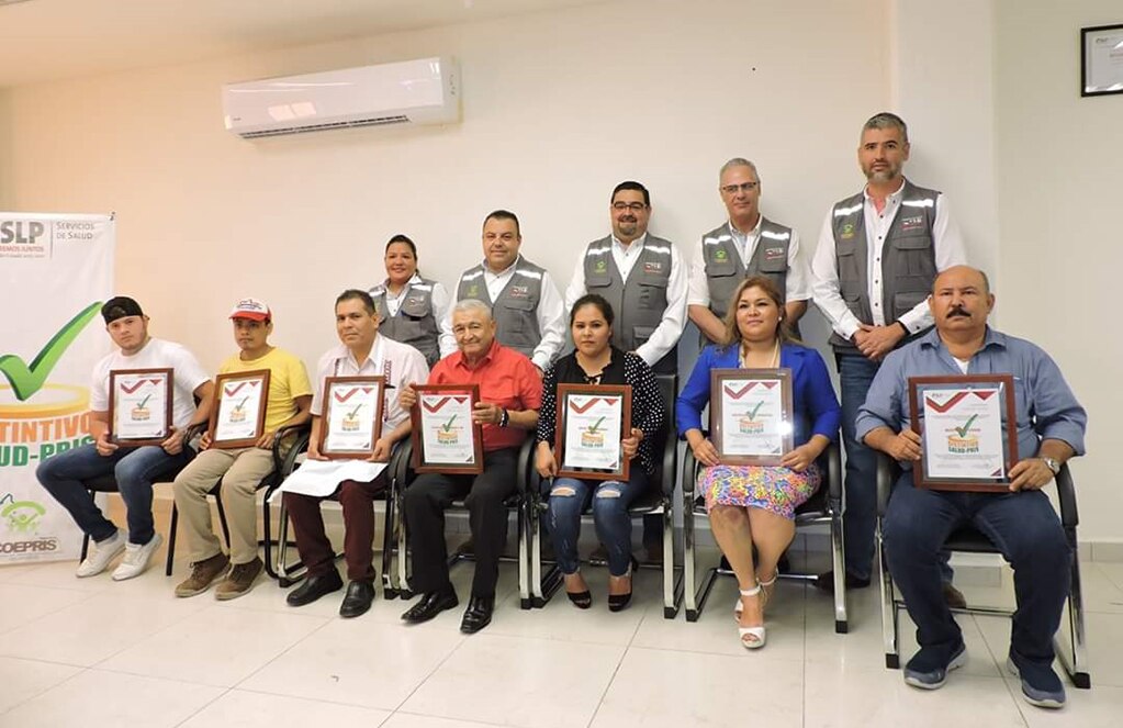 Entregan distintivo SALUDPRIS a 33 establecimientos por manejo higiénico de alimentos 