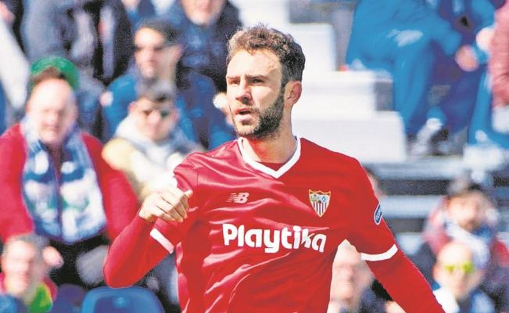 Miguel Layún llegaría al West Ham de 'Chicharito'