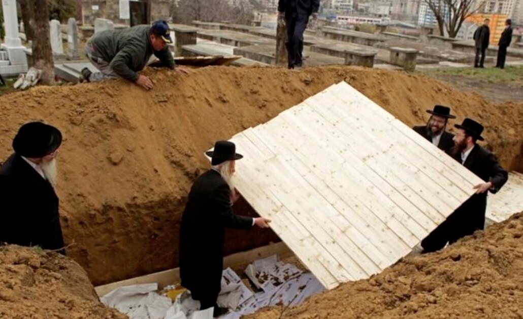 Hallan fosa común de judíos asesinados en el Holocausto