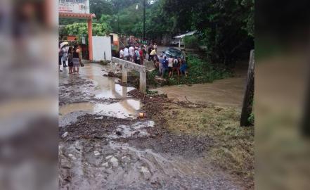 Fuertes lluvias afectan al municipio de Axtla de Terrazas